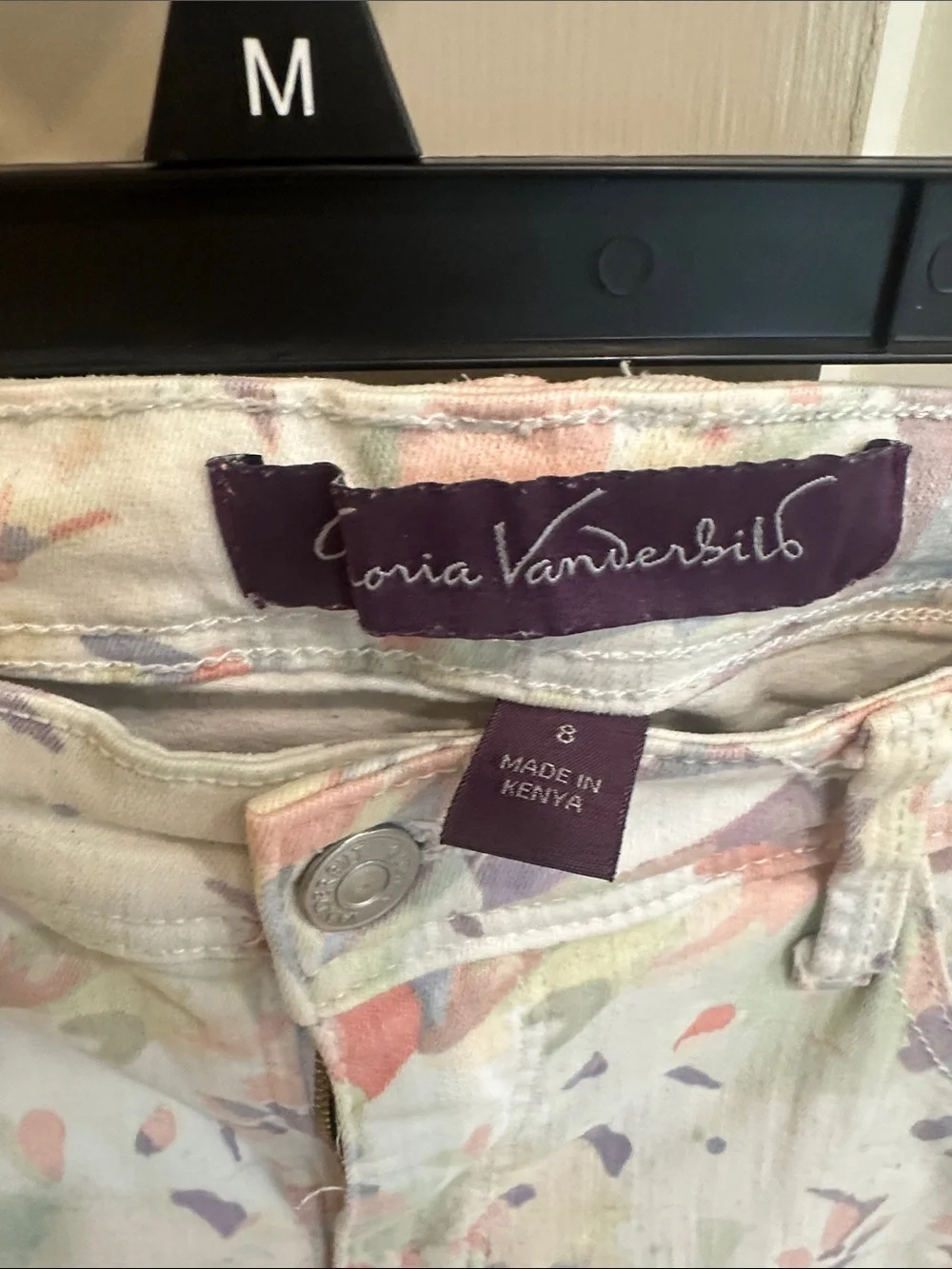 Gloria Vanderbilt White Cropped Floral Peddle Pushers- Long Shorts